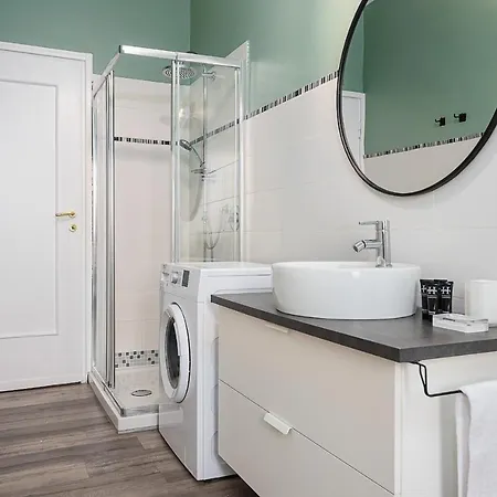 Hemeras Boutique Homes - Large In Citylife District Apartment