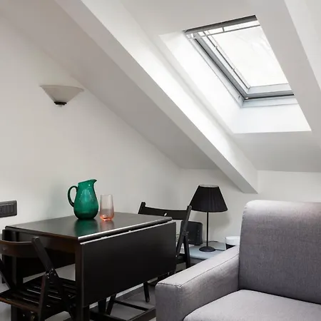 1 Bedroom & 1 Living Apt - Duomo 7 *