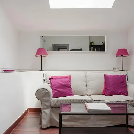 1 Bedroom Apt - Duomo 4 Milan