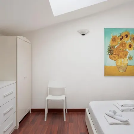 1 Bedroom Apt - Duomo 4 * Milan