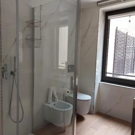 Apartamento Nj & San Pietro All'orto 6 *