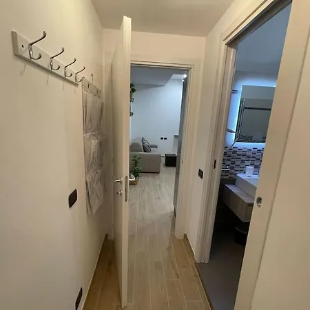 Appartement Nel Quartiere Bayres Completamente Rinnovata Milaan