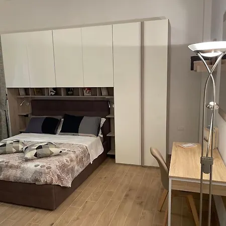 Nel Quartiere Bayres Completamente Rinnovata Appartement Milaan