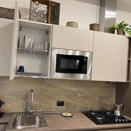 Nel Quartiere Bayres Completamente Rinnovata * Milaan