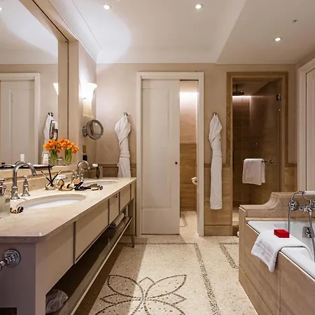 Hotell Palazzo Parigi & Grand - Lhw