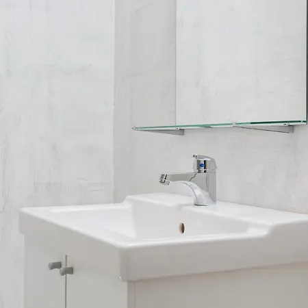 2 Bedroom Apt - Duomo 3 *