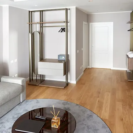 Prestige Boutique -piazza Duomo 4*