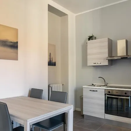 Newly Renovated Loft Near Милан