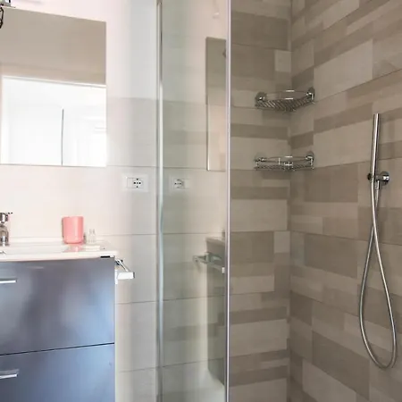 Youhosty - 25 Aprile 5 Milán