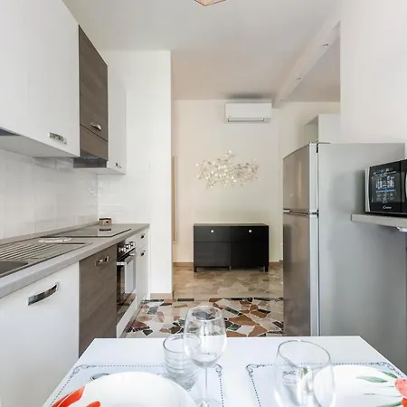 Piazzale Udine Balcony * ميلان