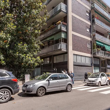 Piazzale Udine Balcony ميلان