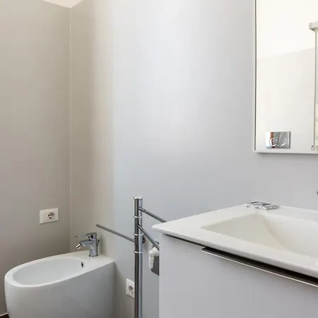 Апартаменты Newly Renovated Loft Near Милан