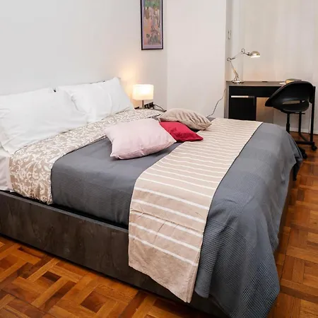 Central Apartment *