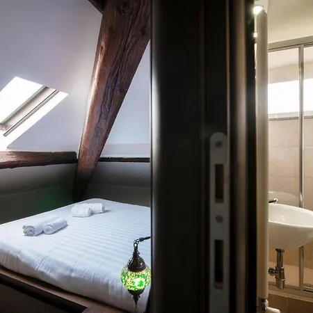 Joivy Stylish Flat, 5-minute Metro Trip To Centre *