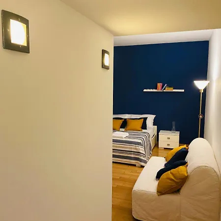 Chiara 34 - M4 Metro Blu ミラノ