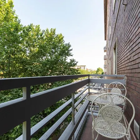 Апартаменты Calvairate Balcony