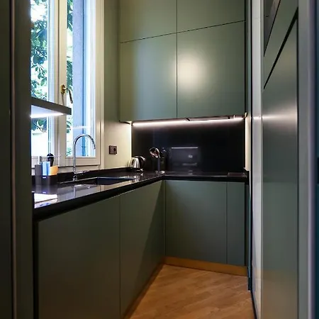 Contempora - Elegance And Design In The Heart Of Brera Apartment