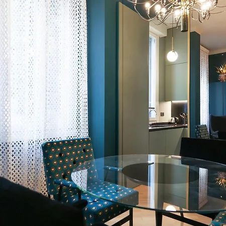 Contempora - Elegance And Design In The Heart Of Brera Apartment