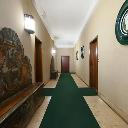 Contempora - Elegance And Design In The Heart Of Brera Apartment