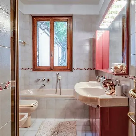 Squirrel's House מילאנו