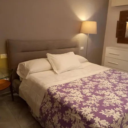شقة Home Suite Home - Super Attic Suite -With Free Parking - Zone Iulm & Naba & Navigli - Metro Subway Romolo ميلان