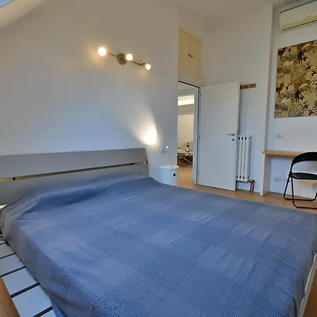 Apartment The Arch's Attic, Lovely Terrace Downtown *