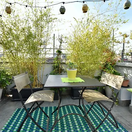Apartment The Arch's Attic, Lovely Terrace Downtown *