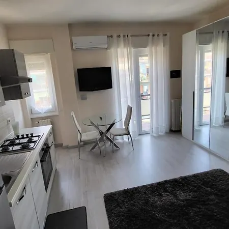 Apartament Fondazione Prada Metro Corvetto Splendido Monolocale Ristrutturato Ben Arredato *