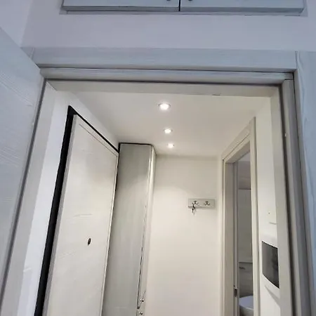 Apartament Fondazione Prada Metro Corvetto Splendido Monolocale Ristrutturato Ben Arredato Mediolan