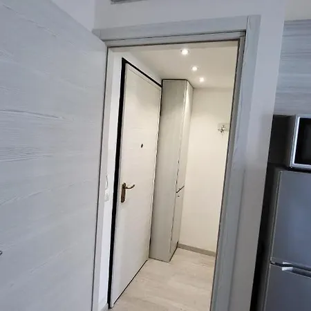 Fondazione Prada Metro Corvetto Splendido Monolocale Ristrutturato Ben Arredato Apartament