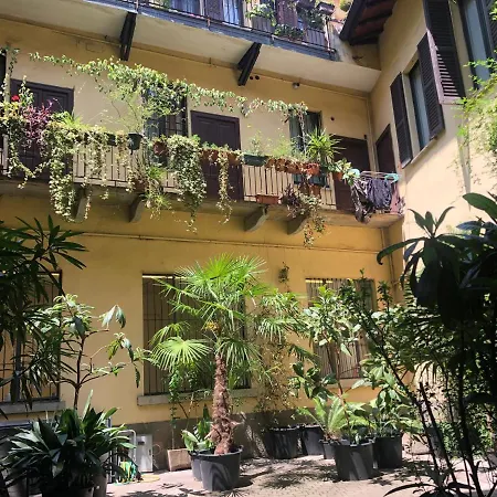 Apartment Il Tetto Fiorito Dell'isola Milan