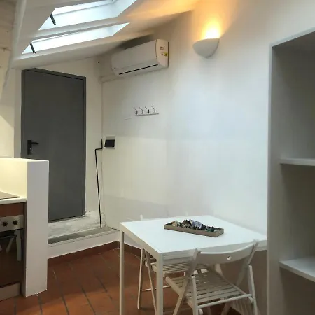 Apartment Il Tetto Fiorito Dell'isola Milan