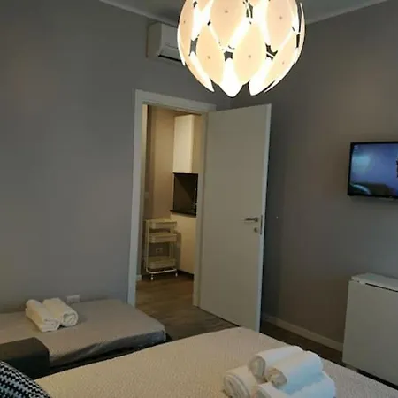 아파트 Con Grande Terrazzo In Via Lomellina - Lome 527 *