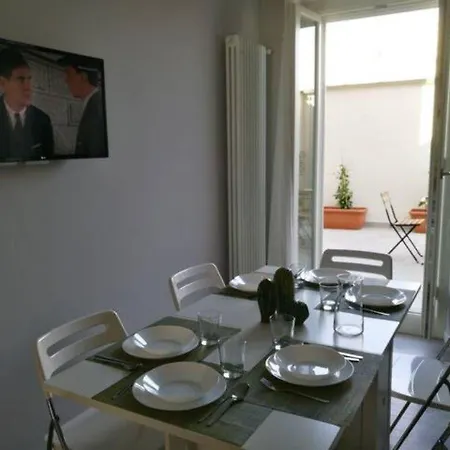 Con Grande Terrazzo In Via Lomellina - Lome 527 شقة