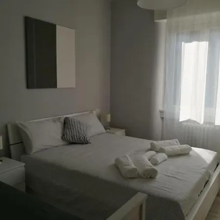 Con Grande Terrazzo In Via Lomellina - Lome 527 밀라노
