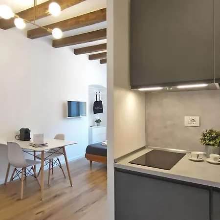 Navigli - Via Vigevano شقة