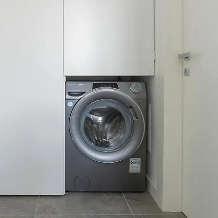 Modern Apt With Terrace And Parking! 아파트 *