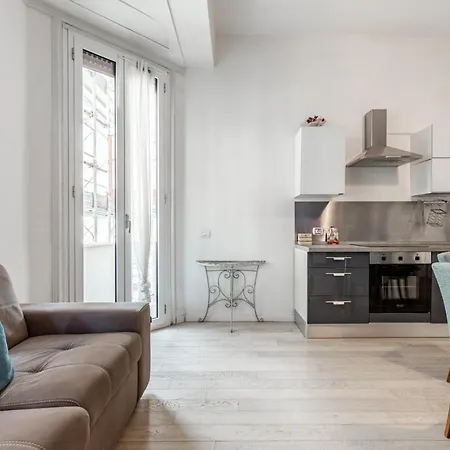 Guesthost - Station Renovated Appartement Milaan