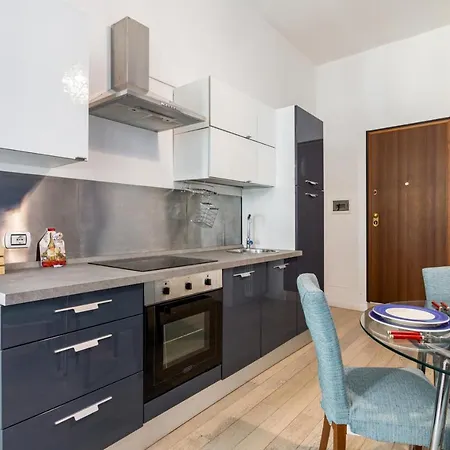 Guesthost - Station Renovated Appartement