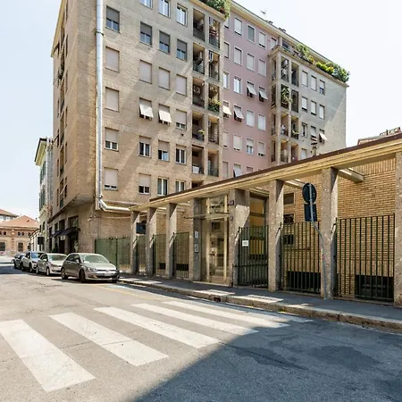 Apartment Guesthost - Garibaldi & Gae Aulenti Modern With Private Parking!