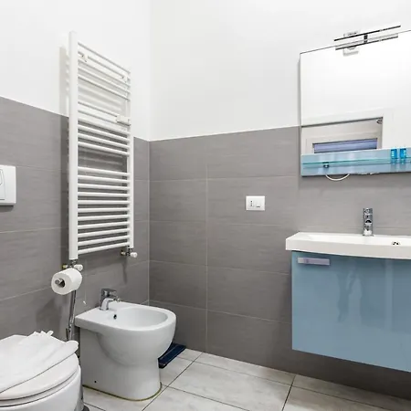 Guesthost - Station Renovated Apartman