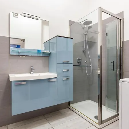 Guesthost - Station Renovated * Milánó