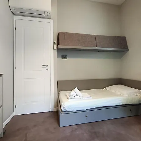 Game House In The Center *