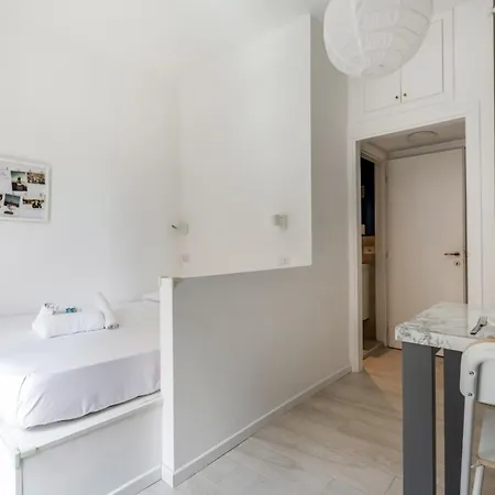 Apartamento Guesthost - Bright 600mt From Viale Zara! *