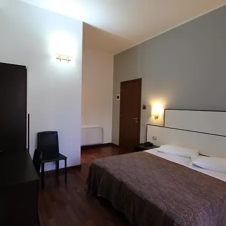 Szálloda Lux Durante Milánó
