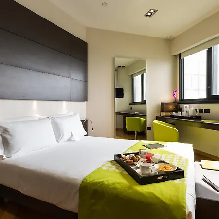 Western The Hub 4*