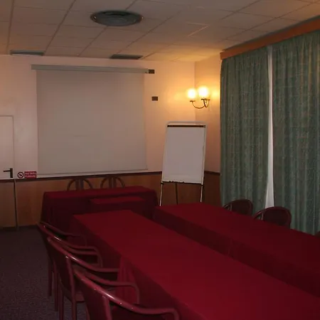 Albert Hotel Отель