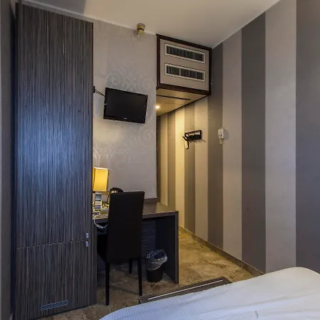 Canova 3* Милан