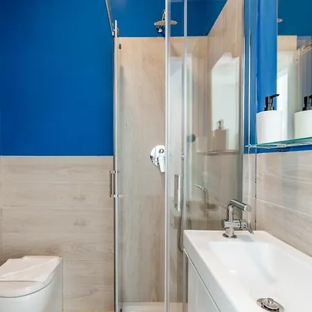 Guesthost - Bright 600mt From Viale Zara! Apartamento