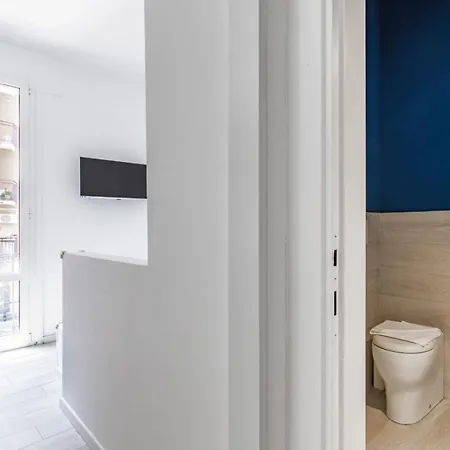 Apartamento Guesthost - Bright 600mt From Viale Zara!